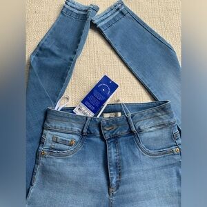 New With Tags Colombian Ela Pitillo Jeans - size 6